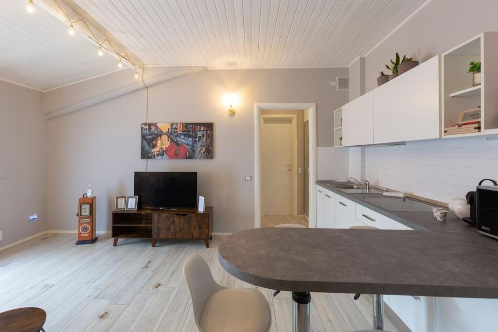 My Charming Apartments Ai Navigli-Vigevano Suite Мілан Екстер'єр фото